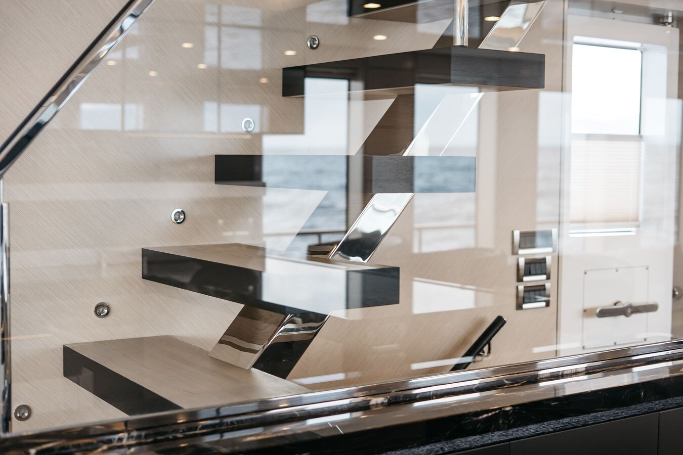 2022-bering-yachts-76-4-63ad7a