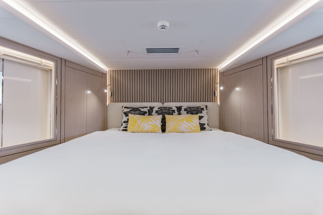 2022-bering-yachts-76-4-63ad7a