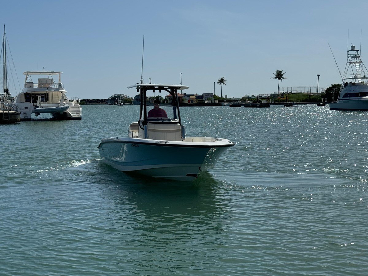 2022-boston-whaler-25-ef8efe