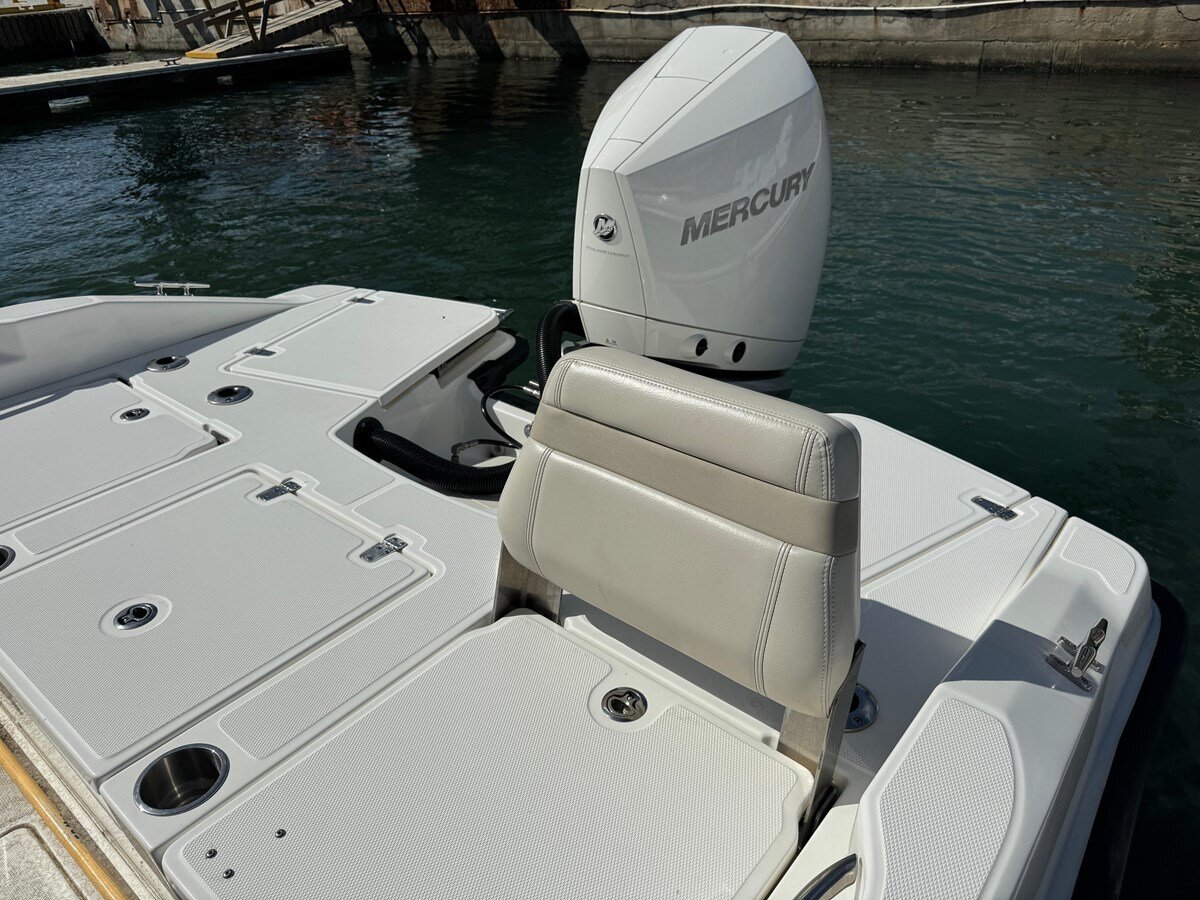 2022-boston-whaler-25-ef8efe