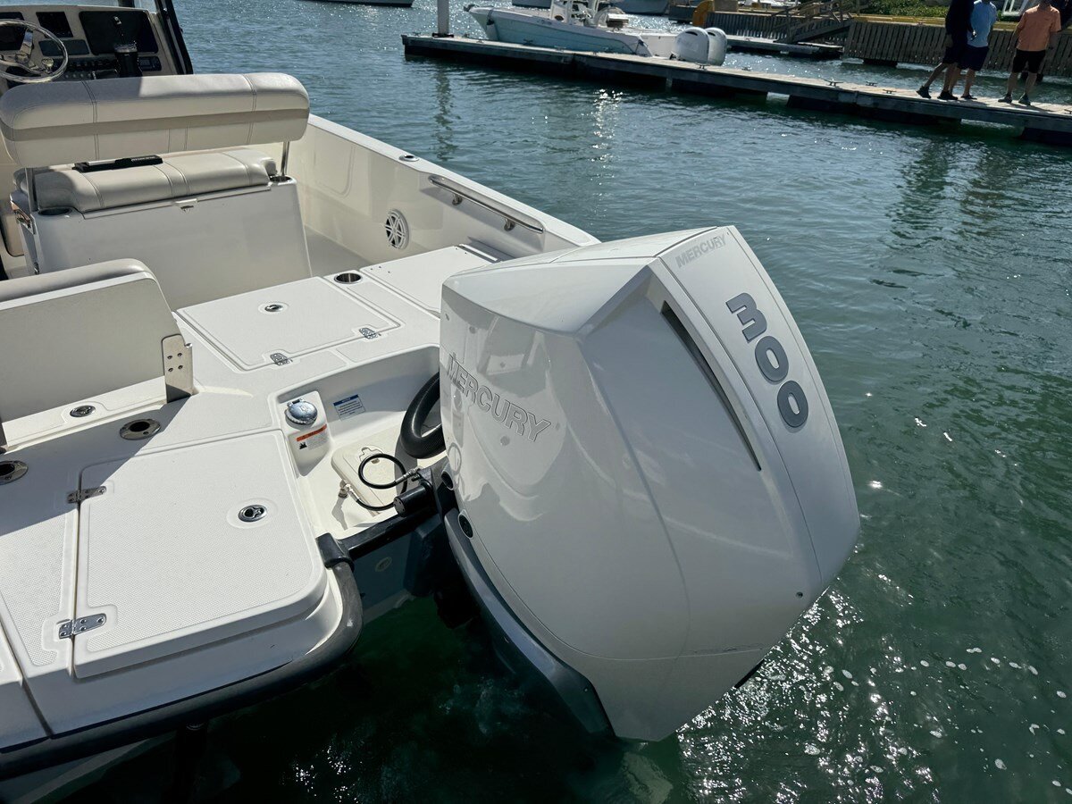 2022-boston-whaler-25-ef8efe