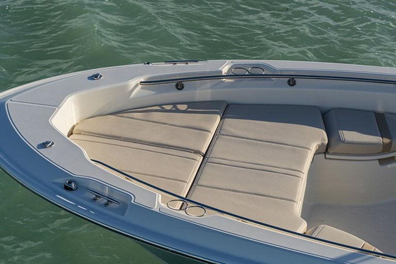 2022-boston-whaler-25-ef8efe