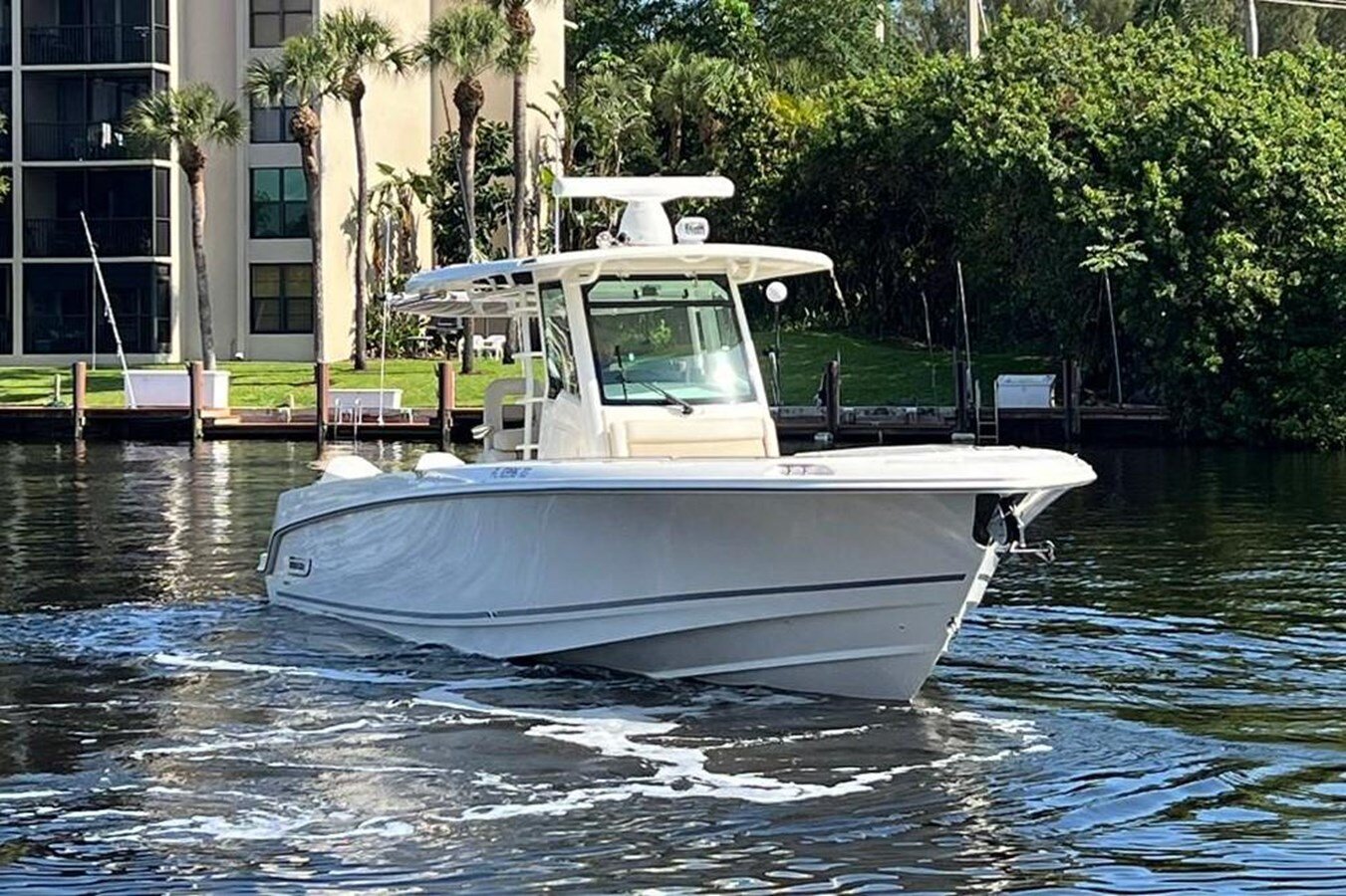 2022-boston-whaler-33-7d77a6