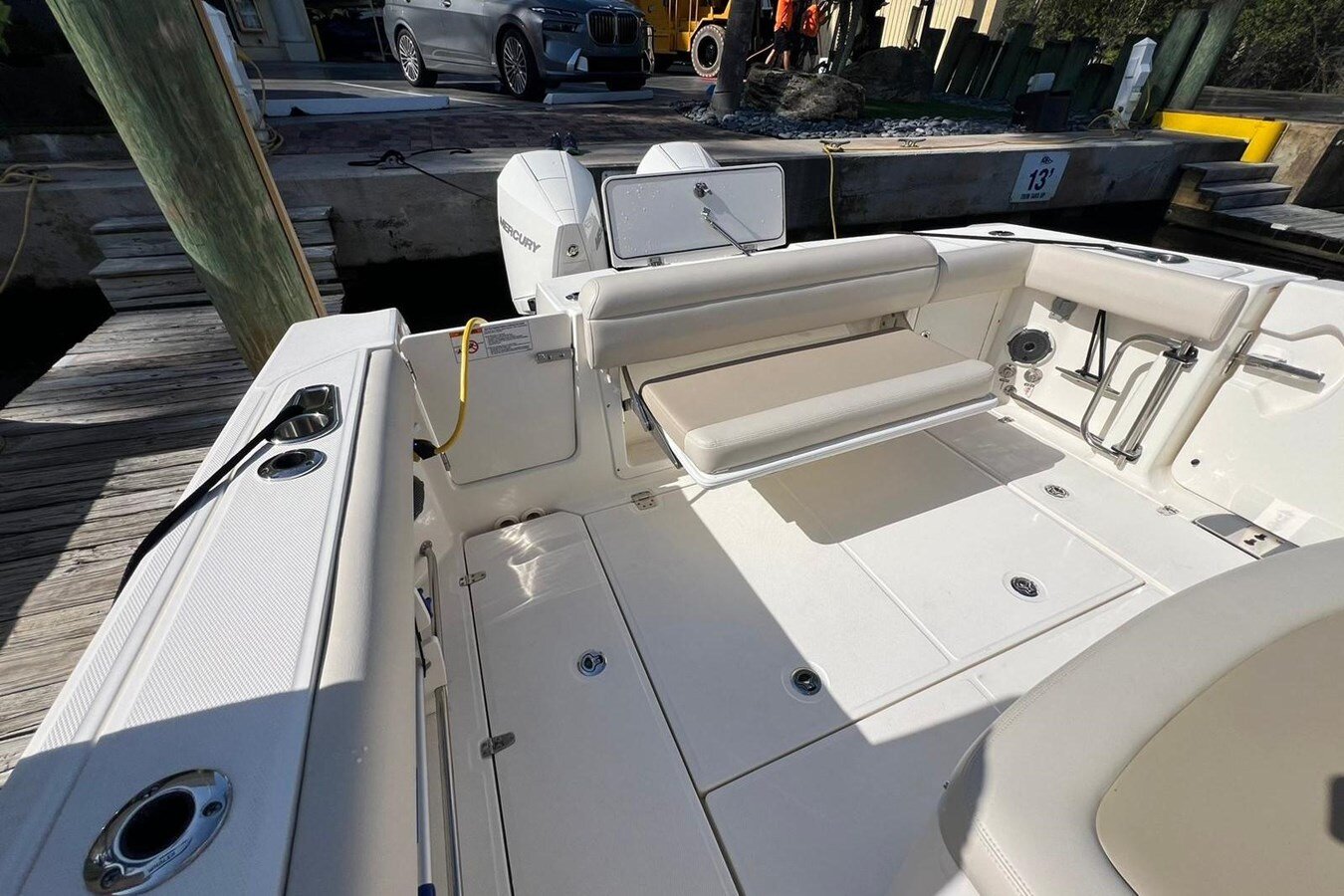 2022-boston-whaler-33-7d77a6