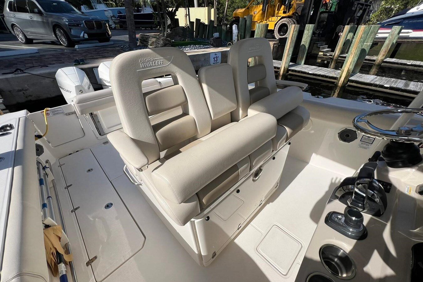 2022-boston-whaler-33-7d77a6