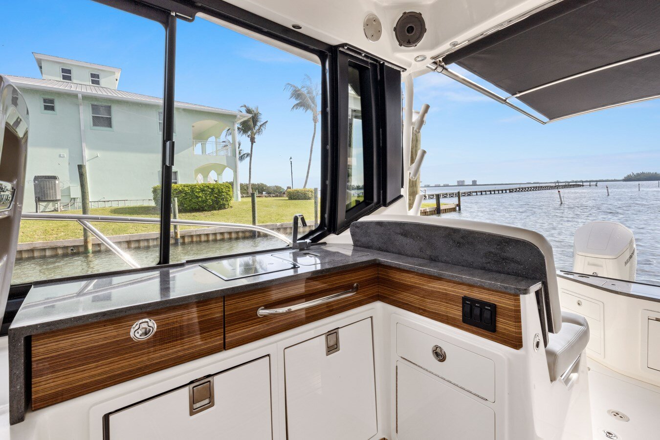 2022-boston-whaler-40-bb8e94