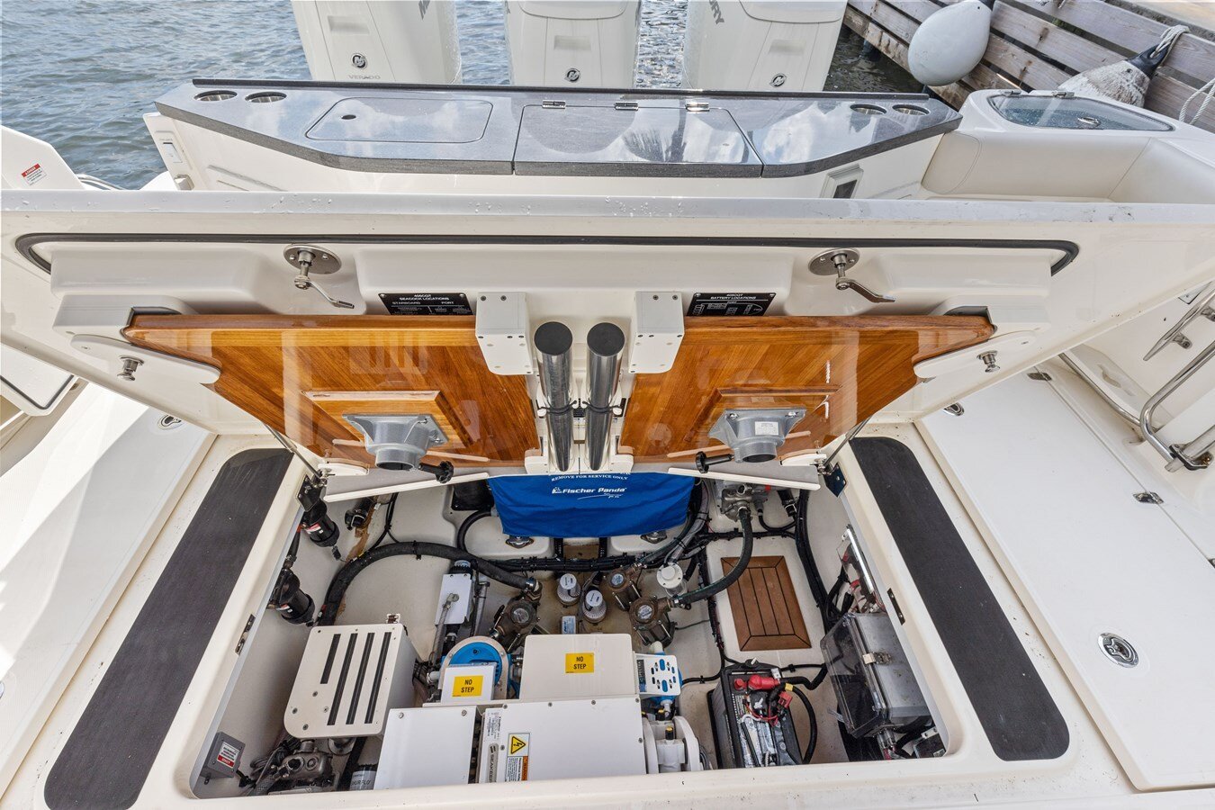 2022-boston-whaler-40-bb8e94