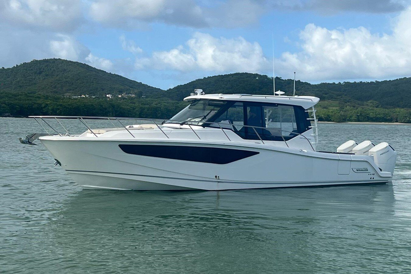 2022-boston-whaler-40-e81bd2