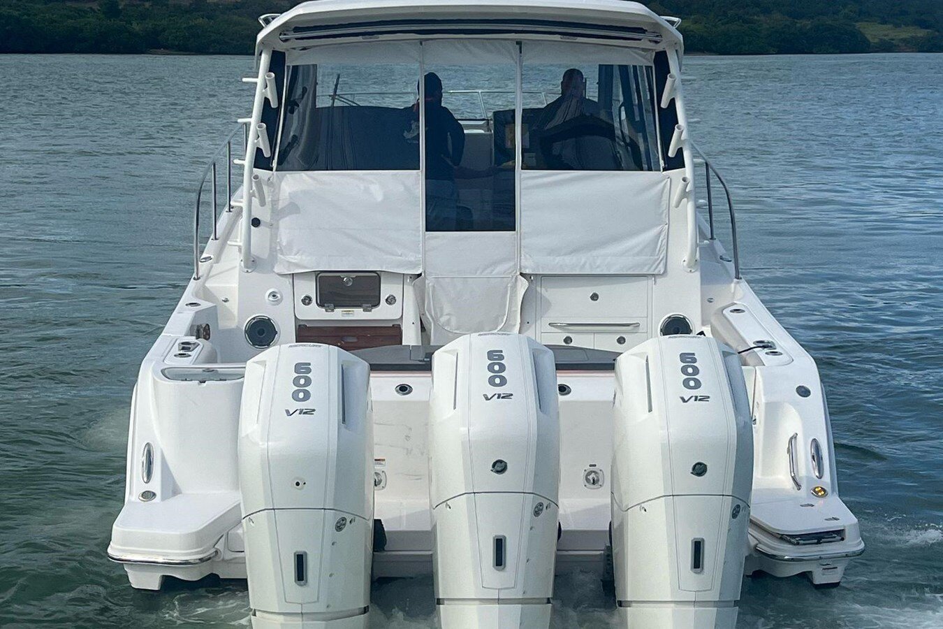 2022-boston-whaler-40-e81bd2