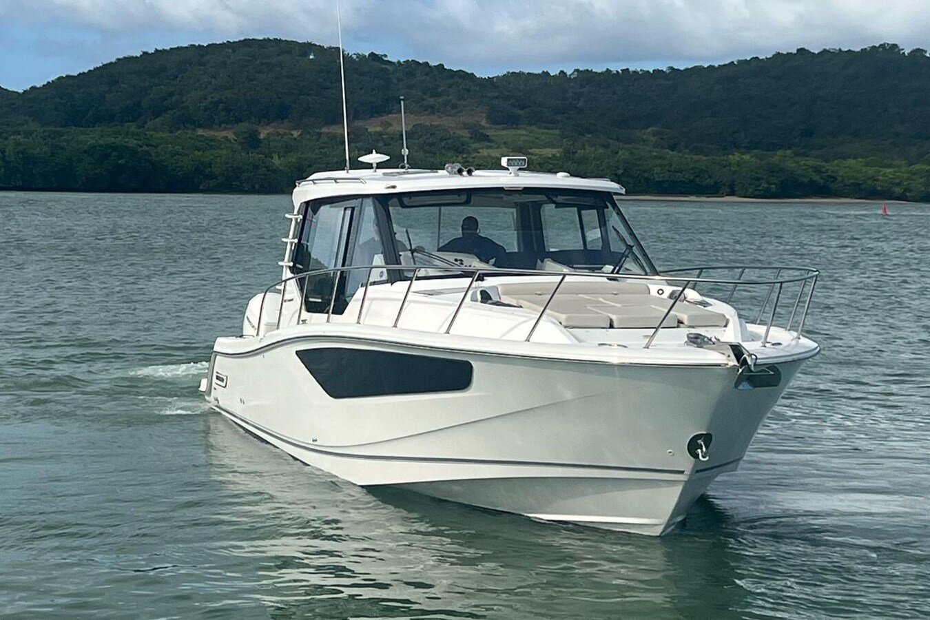 2022-boston-whaler-40-e81bd2