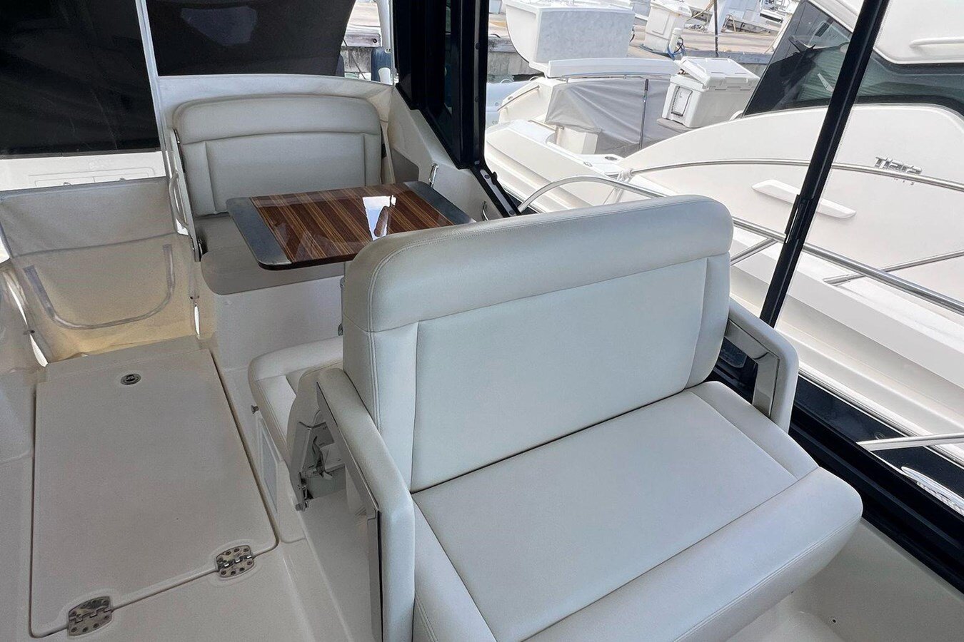 2022-boston-whaler-40-e81bd2