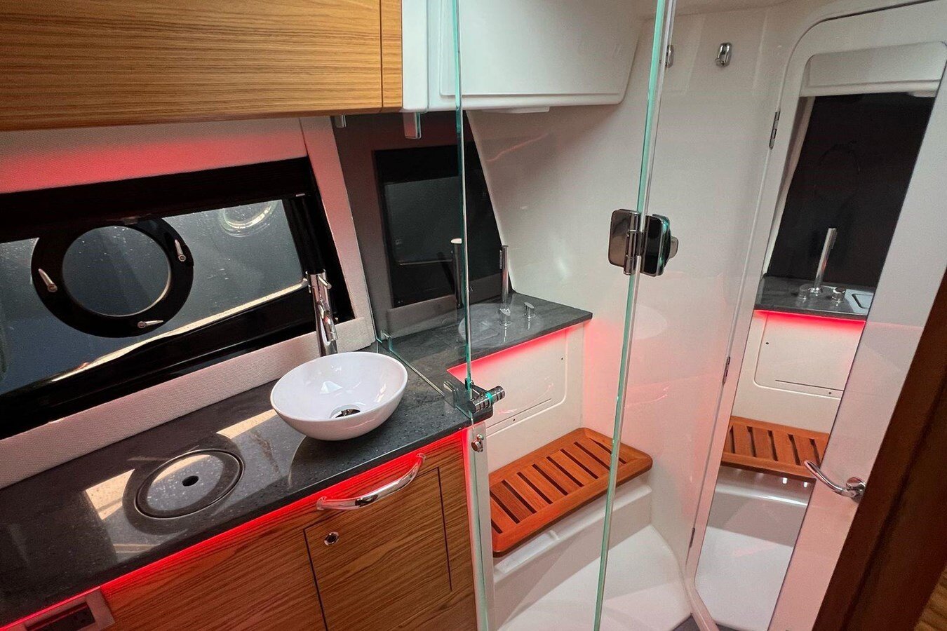 2022-boston-whaler-40-e81bd2