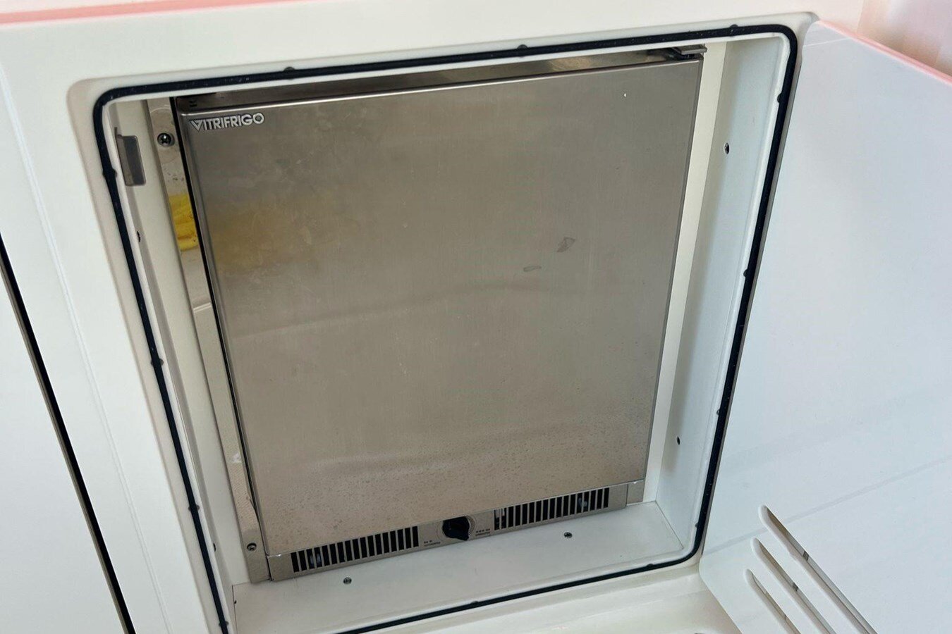 2022-boston-whaler-40-e81bd2