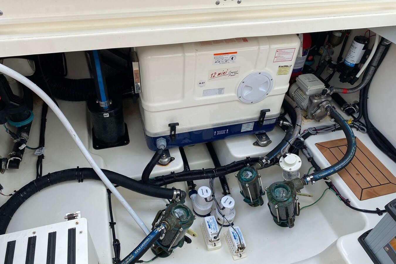 2022-boston-whaler-40-e81bd2