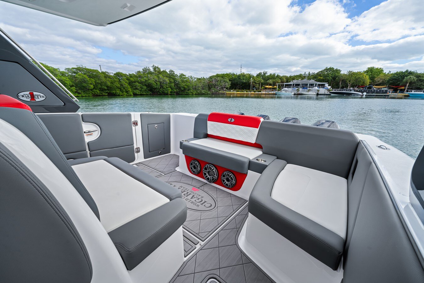 2022-cigarette-42-1-7b6032