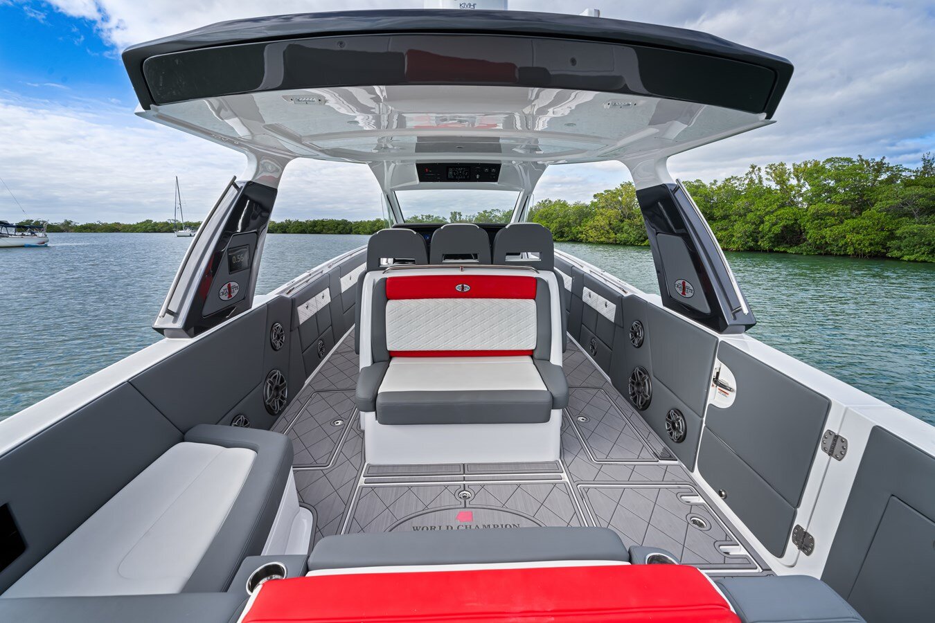 2022-cigarette-42-1-7b6032