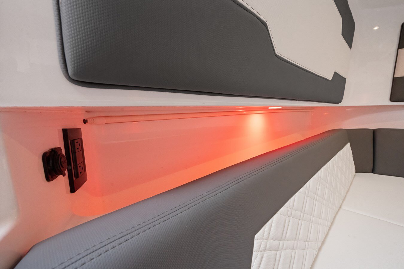 2022-cigarette-42-1-7b6032