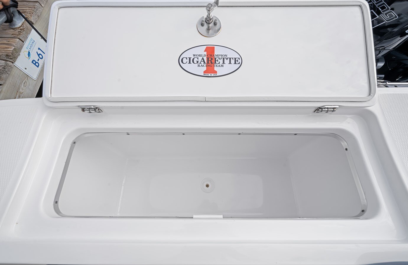 2022-cigarette-42-1-7b6032