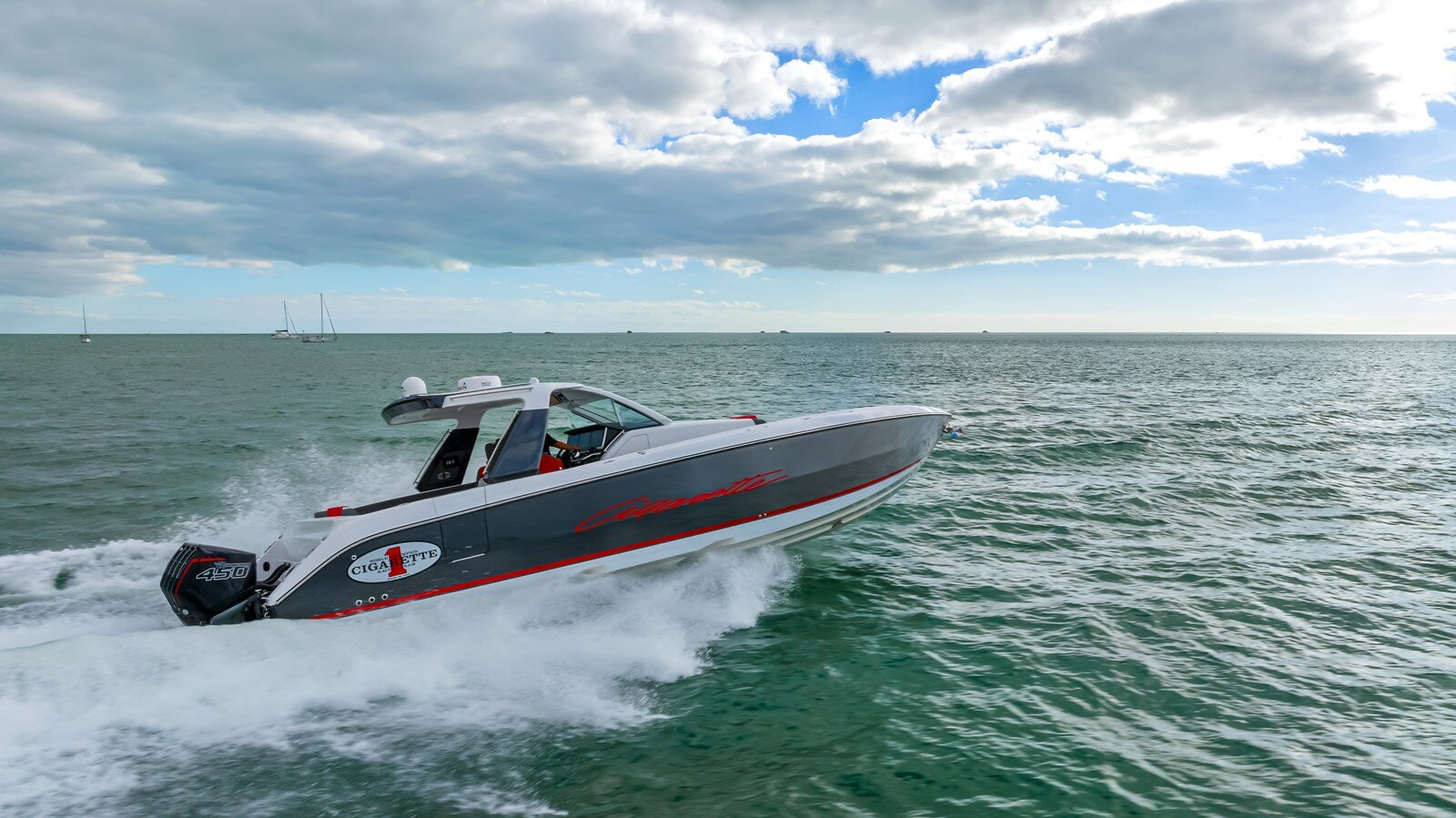 2022-cigarette-42-1-7b6032