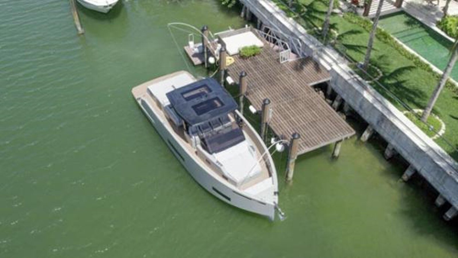 2022-de-antonio-yachts-42-99bc16