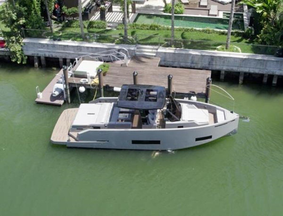 2022-de-antonio-yachts-42-99bc16