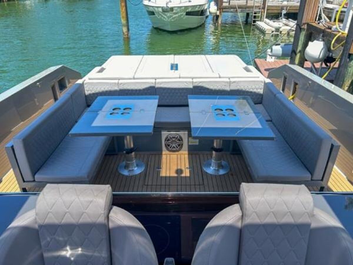 2022-de-antonio-yachts-42-99bc16