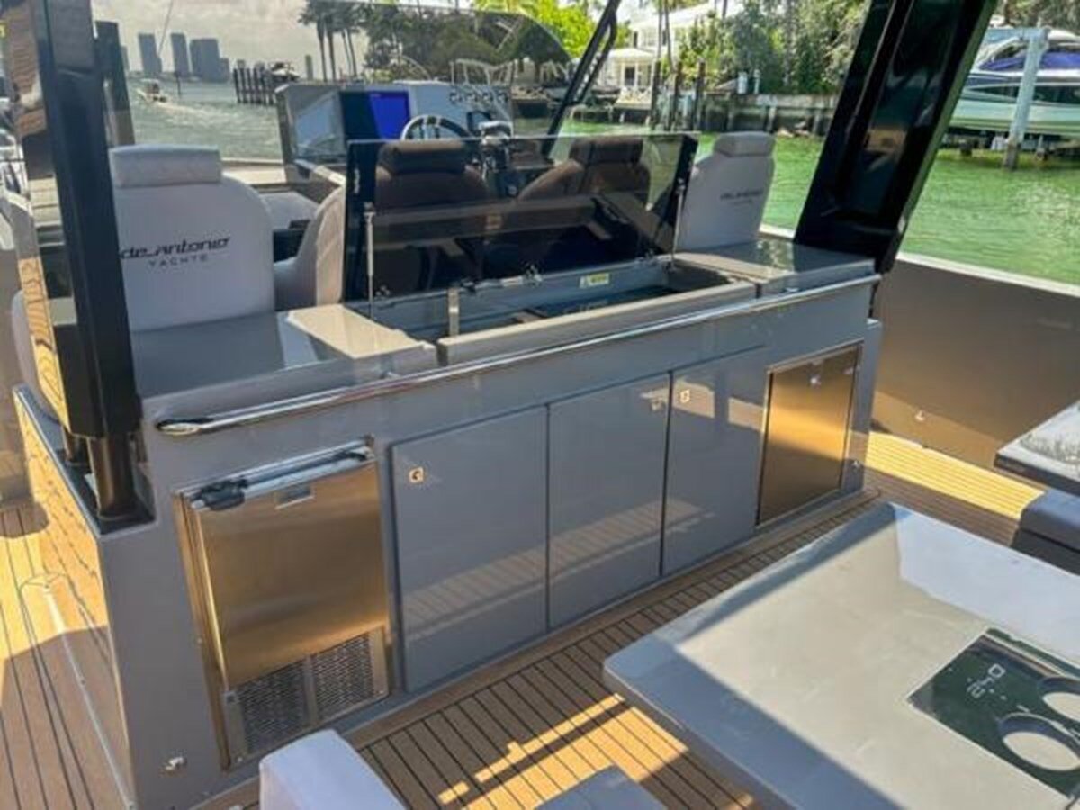 2022-de-antonio-yachts-42-99bc16