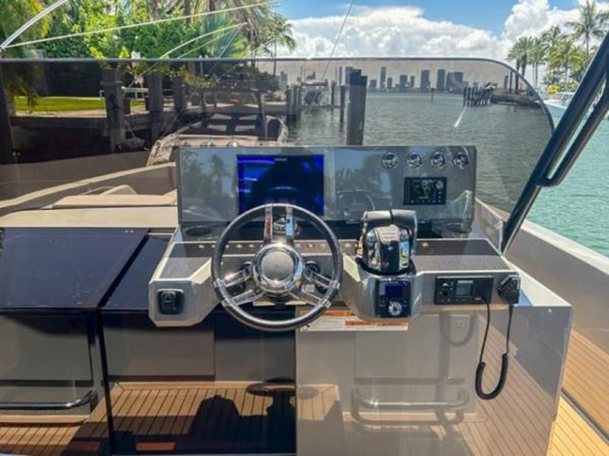 2022-de-antonio-yachts-42-99bc16