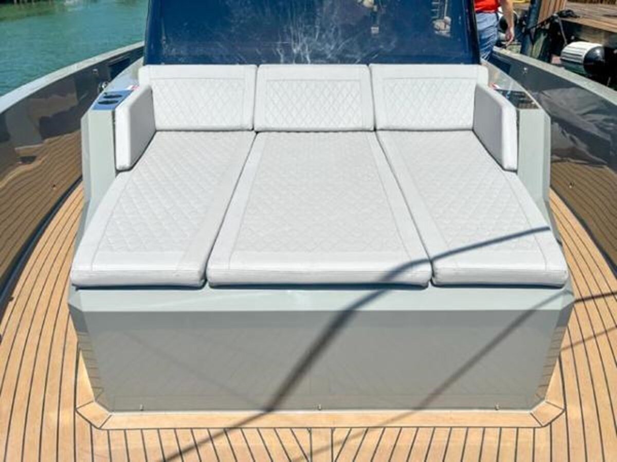 2022-de-antonio-yachts-42-99bc16