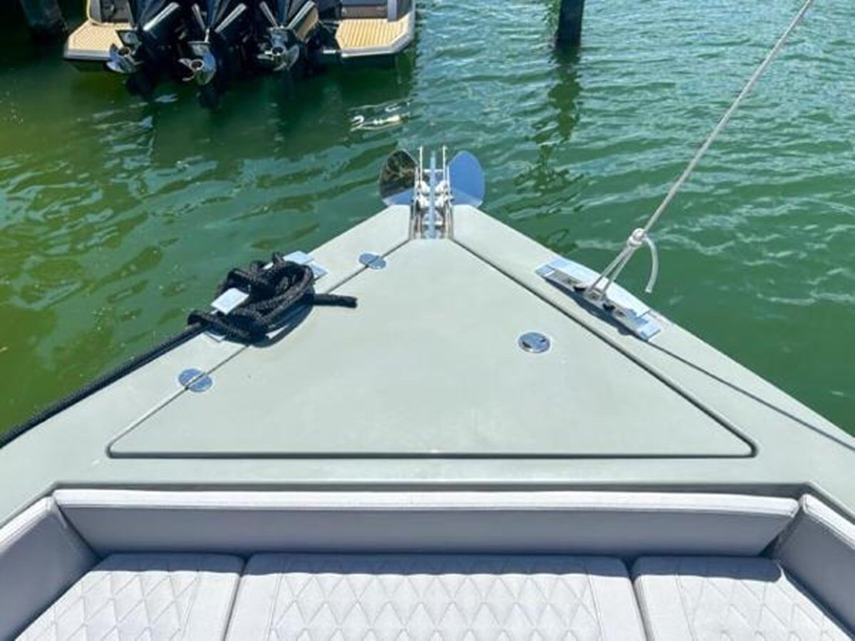 2022-de-antonio-yachts-42-99bc16