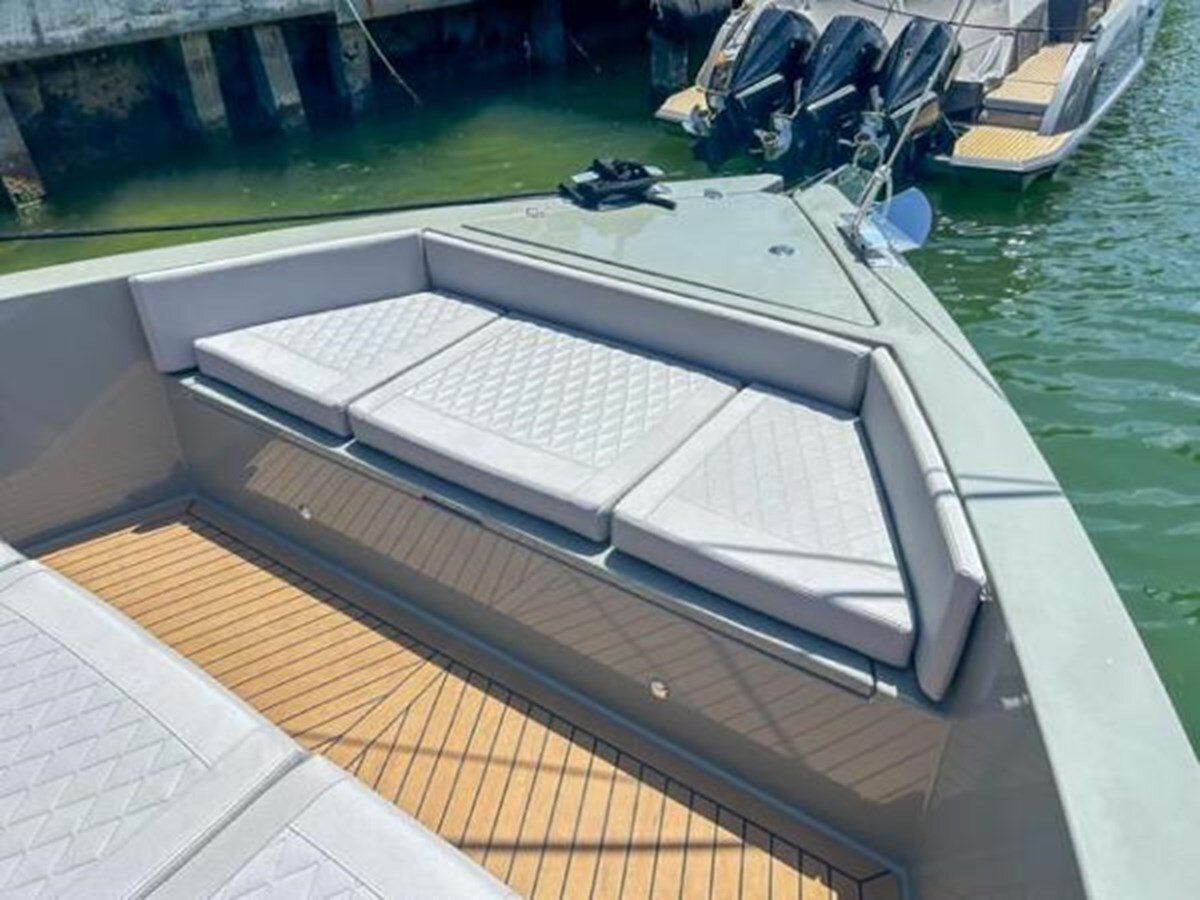 2022-de-antonio-yachts-42-99bc16