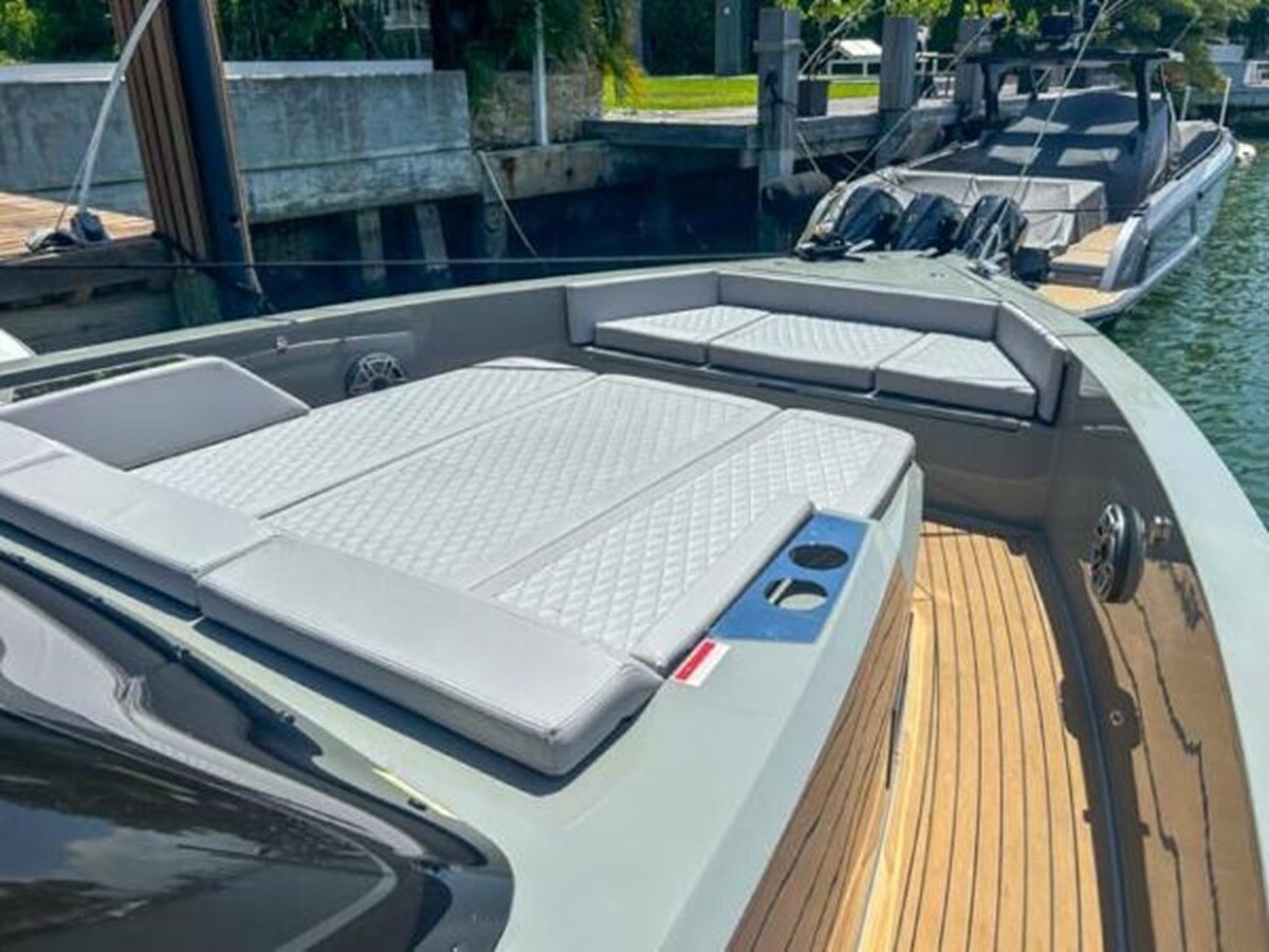 2022-de-antonio-yachts-42-99bc16