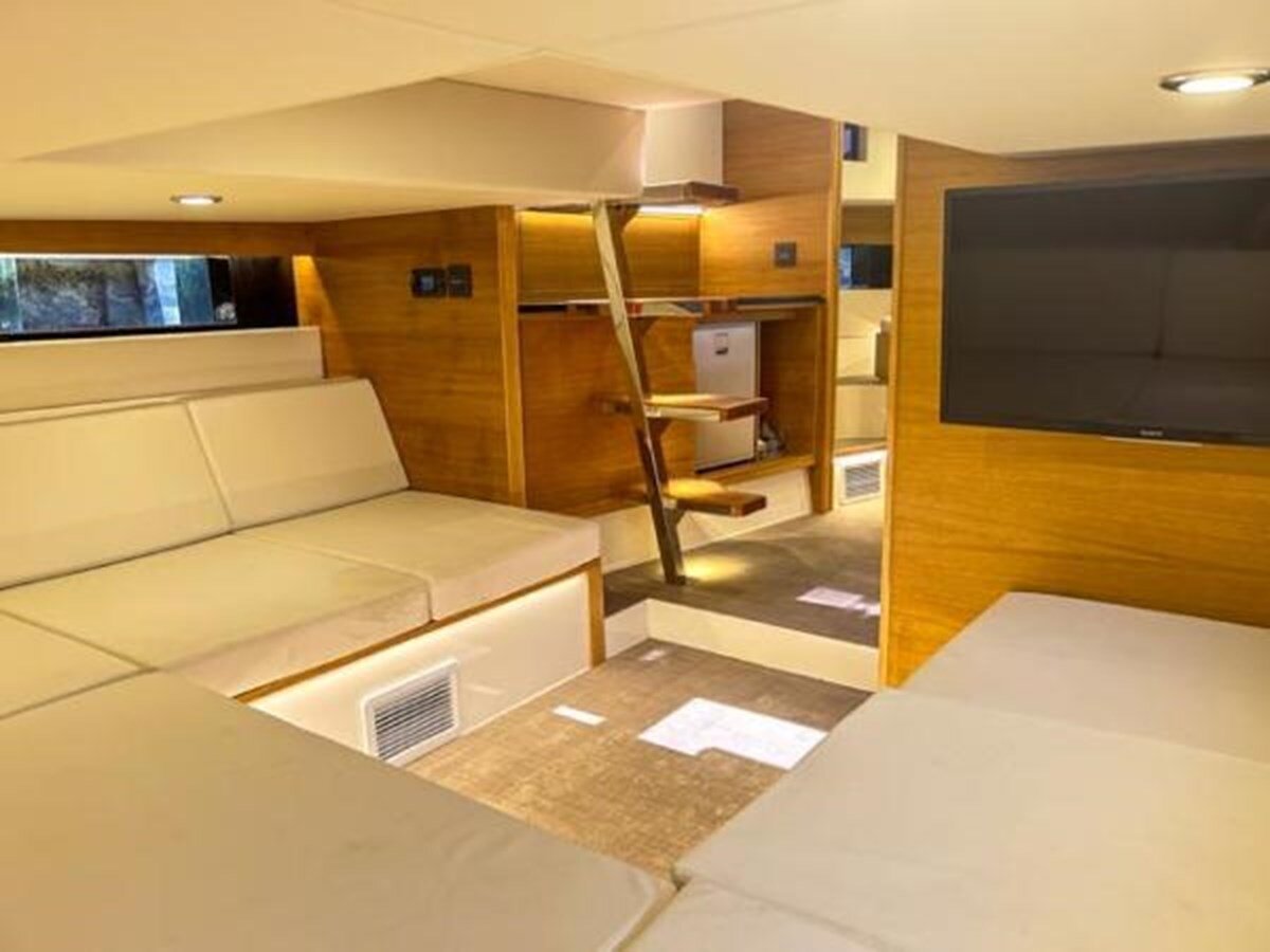 2022-de-antonio-yachts-42-99bc16