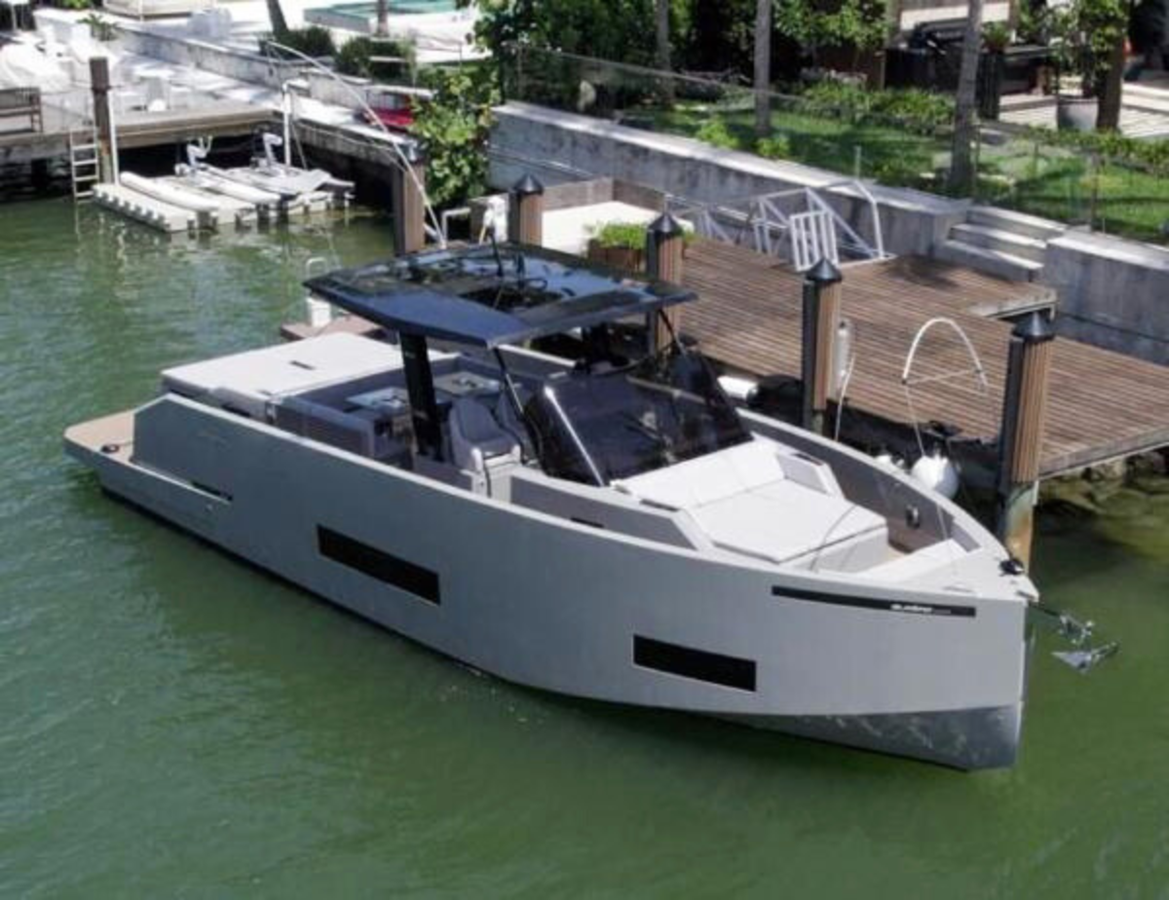 2022-de-antonio-yachts-42-99bc16