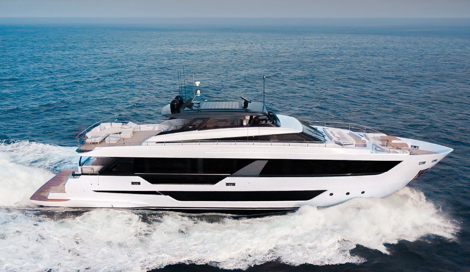 2022 FERRETTI YACHTS 100'