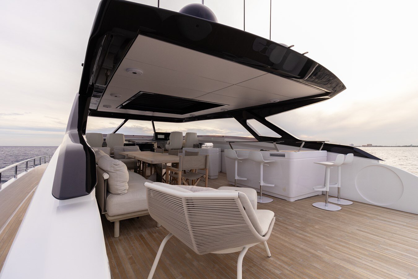 2022 FERRETTI YACHTS 100'