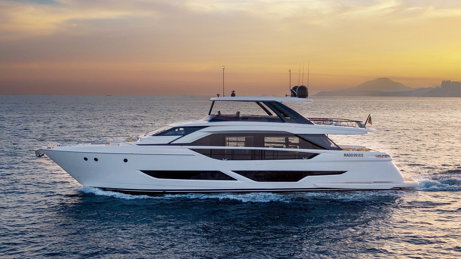 2022 FERRETTI YACHTS 88' 6