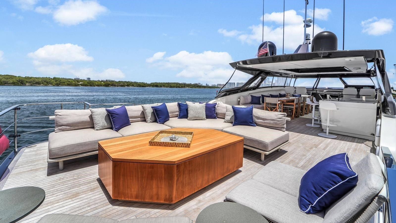 2022-ferretti-yachts-98-10-ca1a51