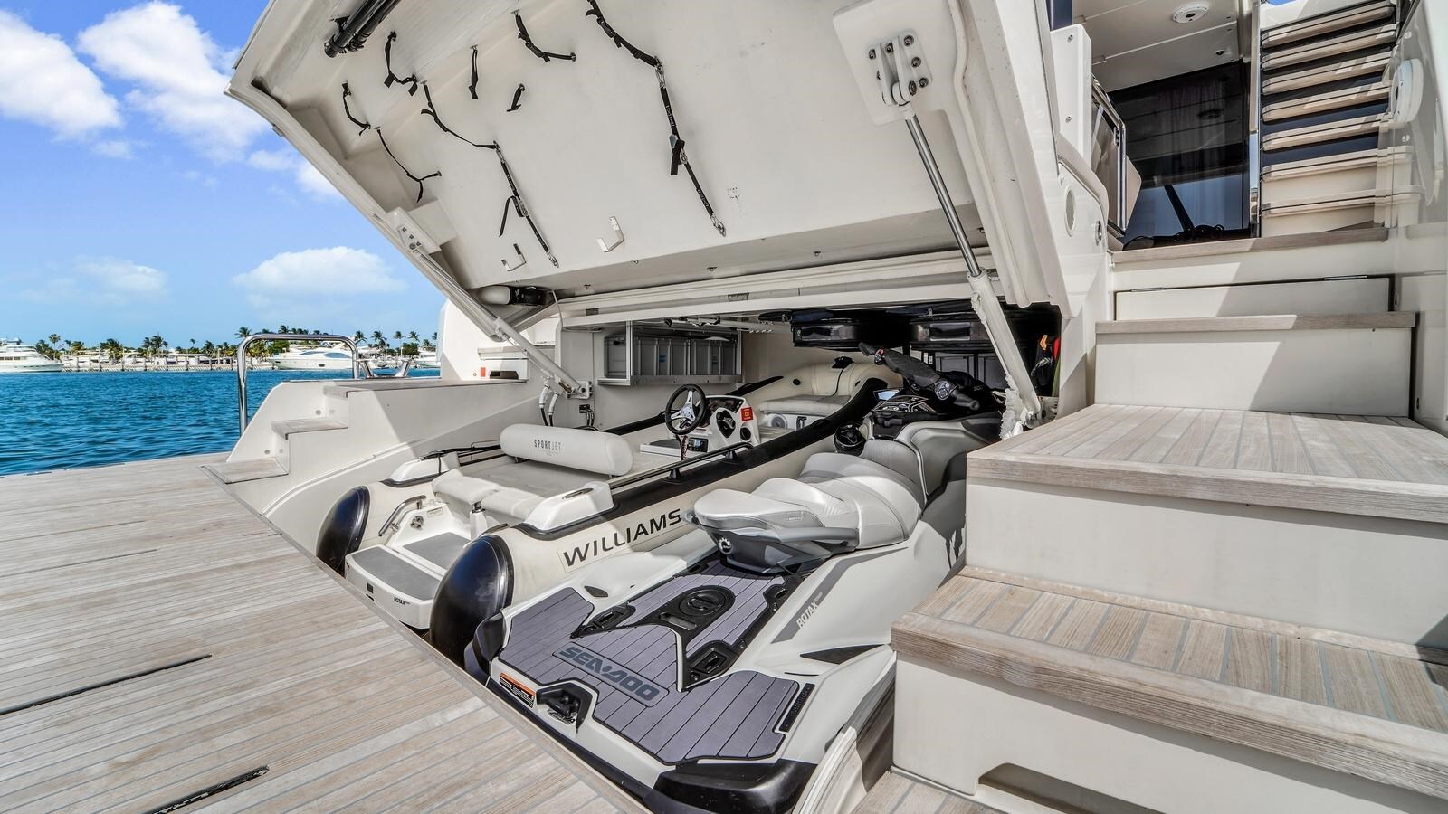 2022-ferretti-yachts-98-10-ca1a51