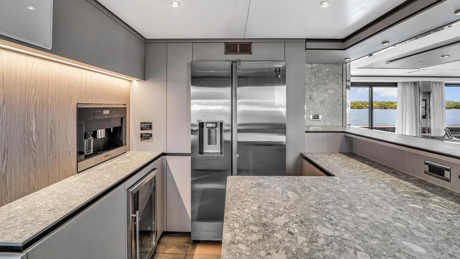 2022-ferretti-yachts-98-10-ca1a51