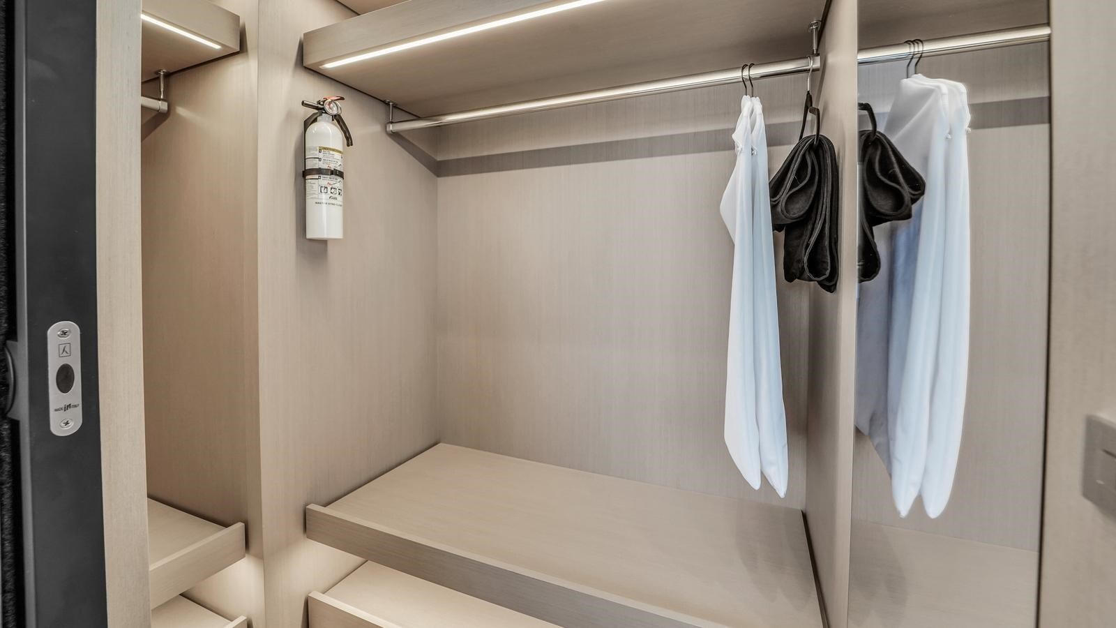 2022-ferretti-yachts-98-10-ca1a51