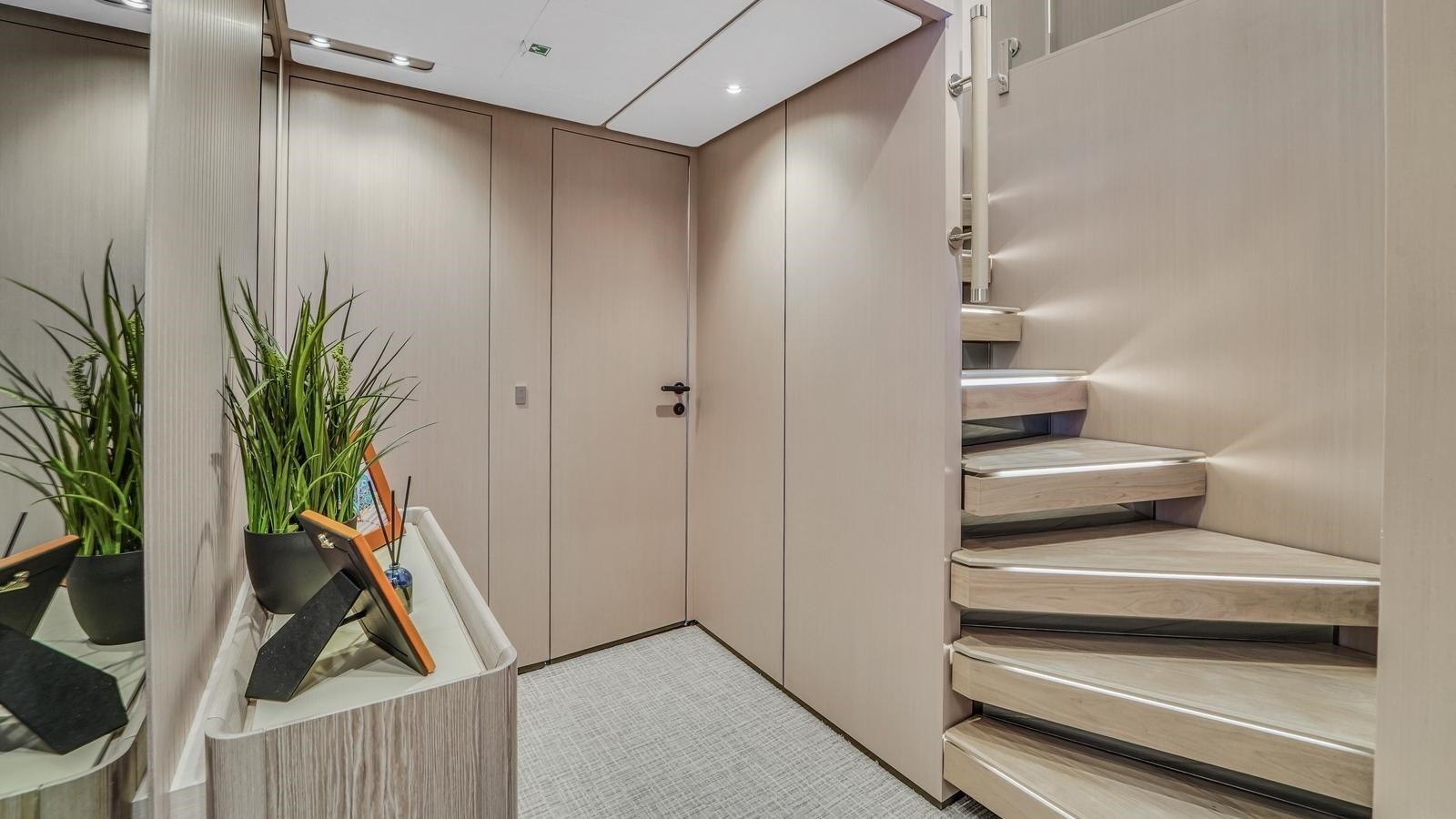 2022-ferretti-yachts-98-10-ca1a51