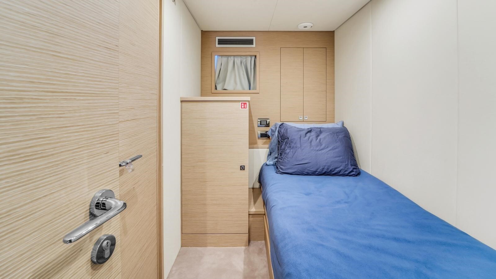 2022-ferretti-yachts-98-10-ca1a51