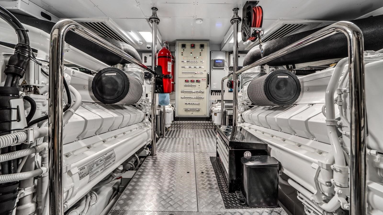 2022-ferretti-yachts-98-10-ca1a51