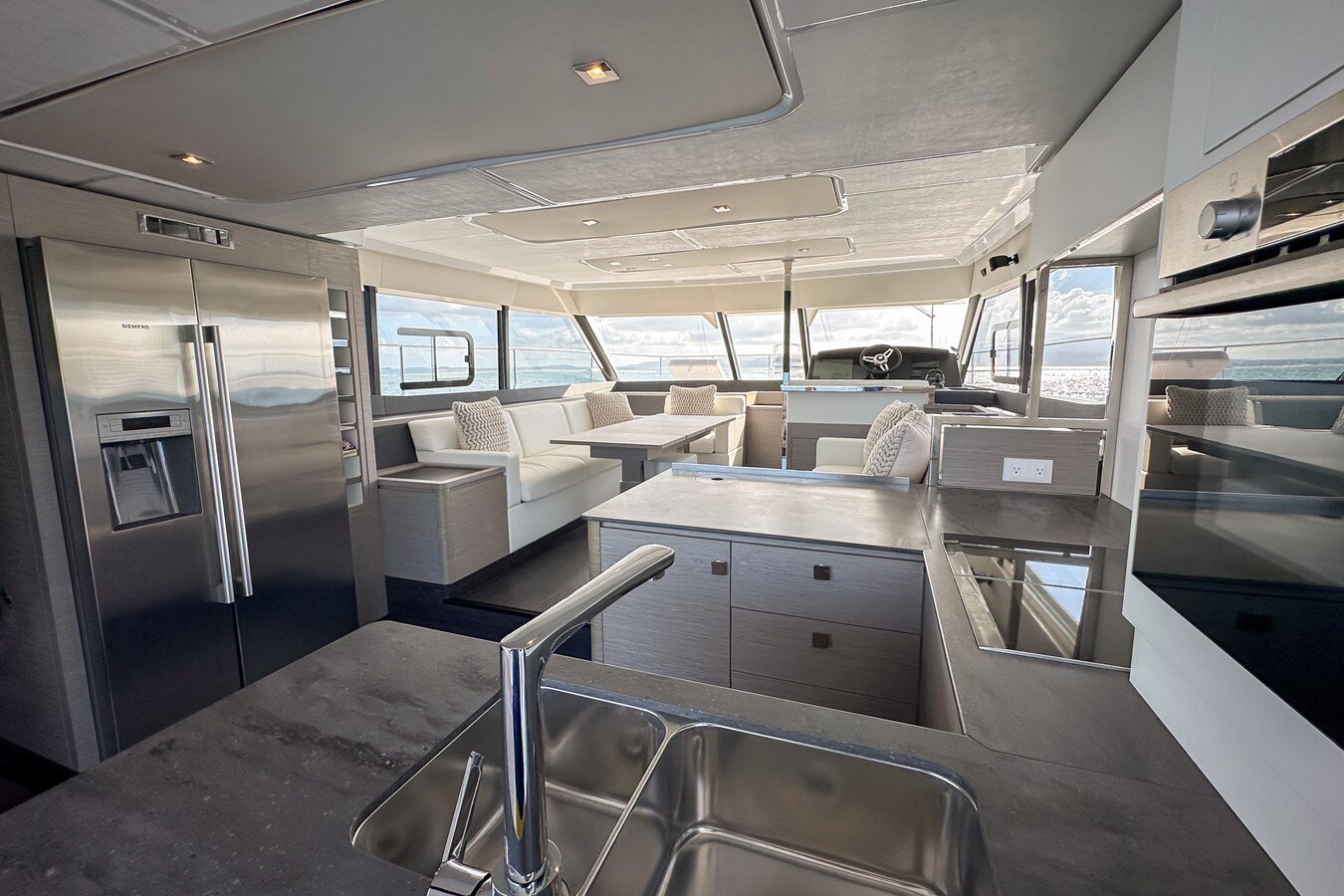 2022-fountaine-pajot-44-eea4b7