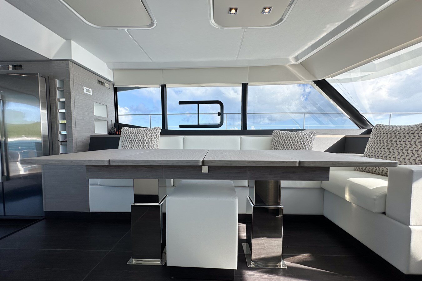 2022-fountaine-pajot-44-eea4b7