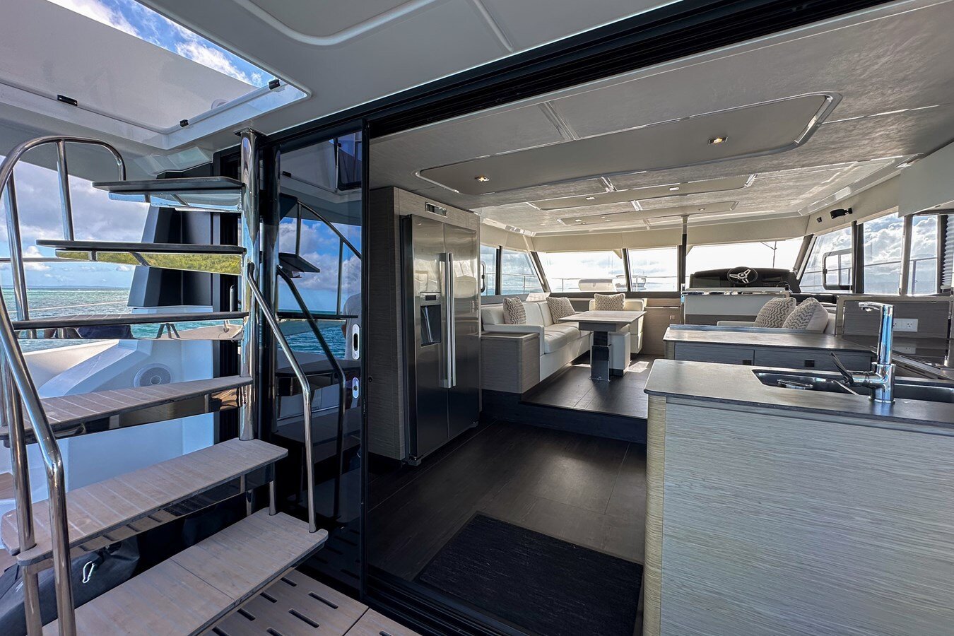 2022-fountaine-pajot-44-eea4b7