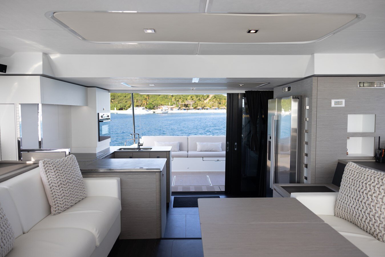 2022-fountaine-pajot-44-eea4b7