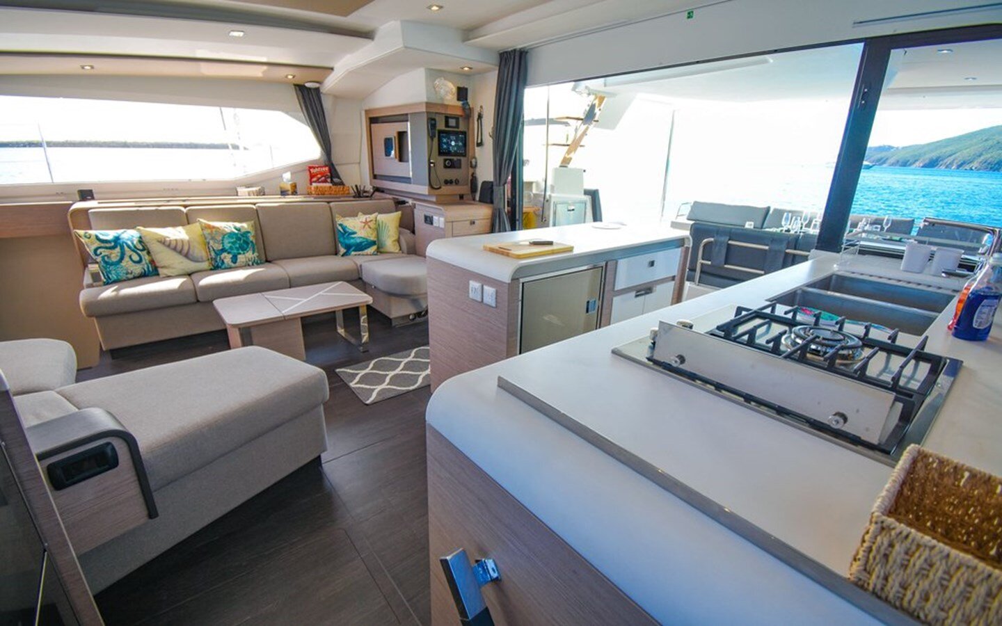 2022-fountaine-pajot-51-db1ff2