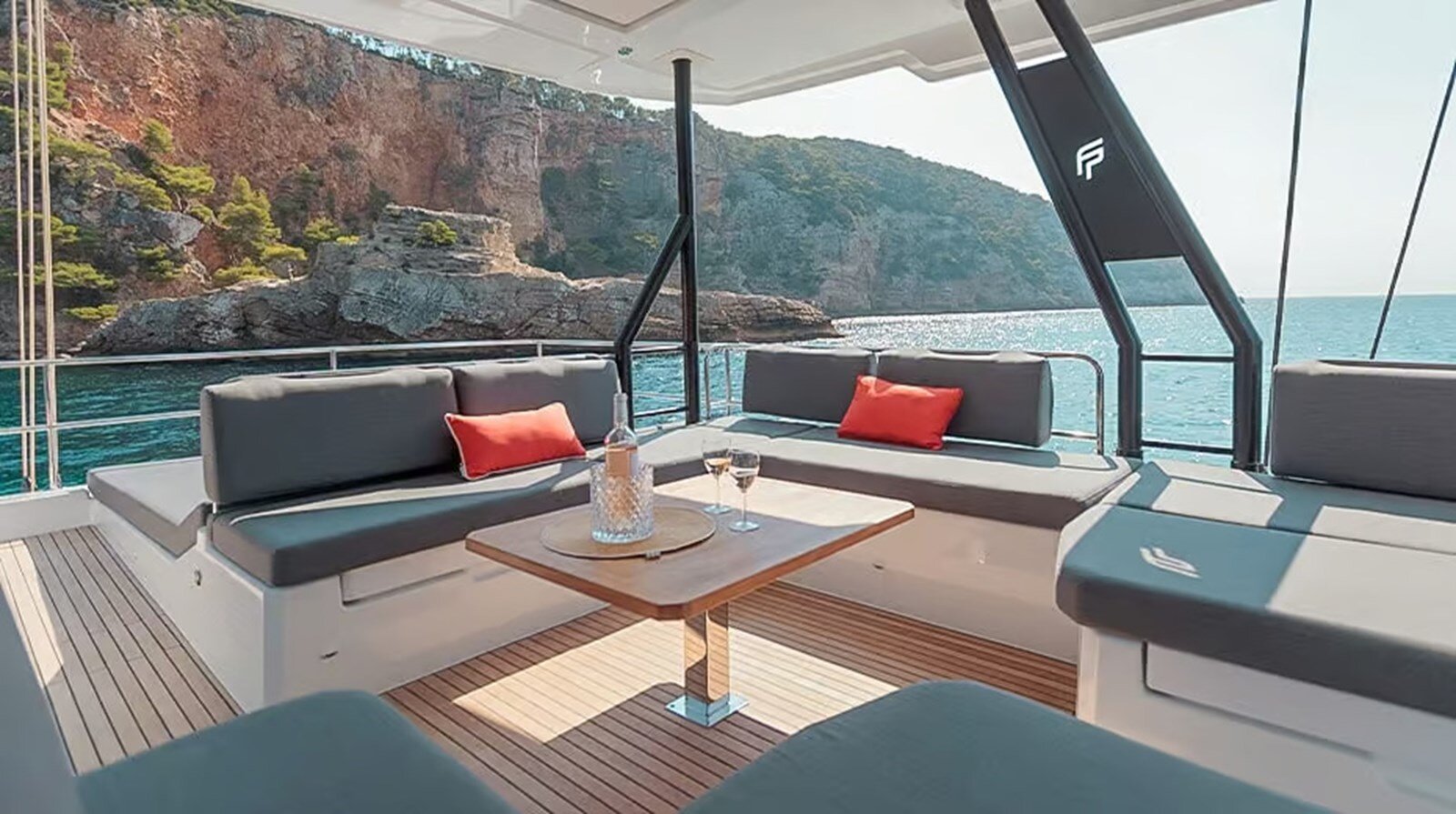 2022-fountaine-pajot-58-11-ef6d6c